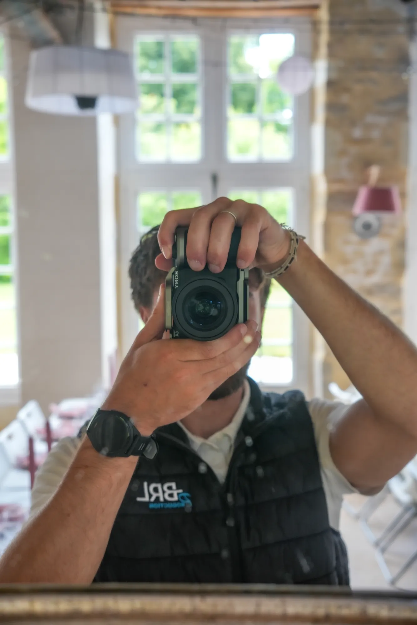 Hugo Bourrelly, appareil photo en main