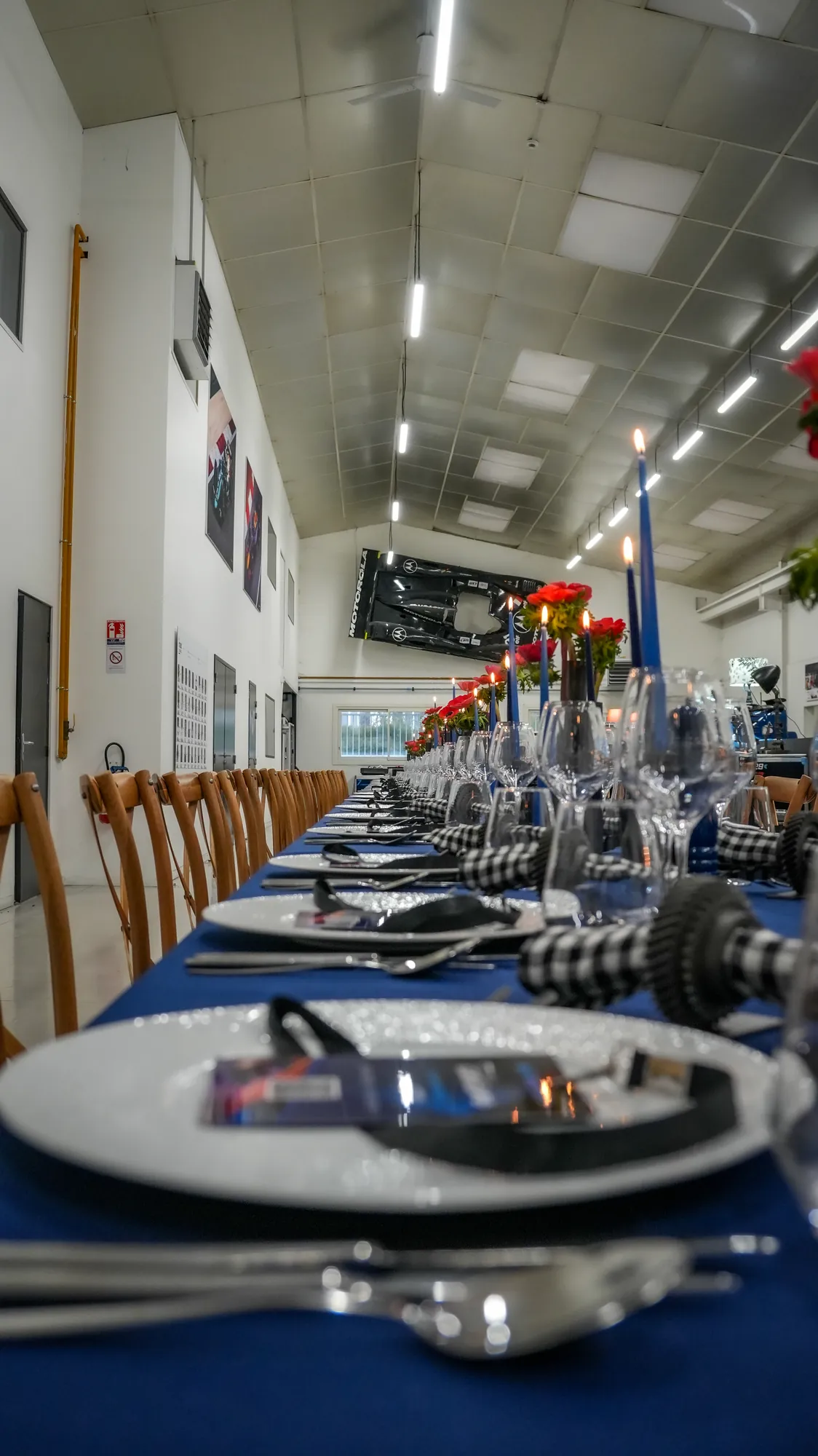 Table dressée pour une soirée privée