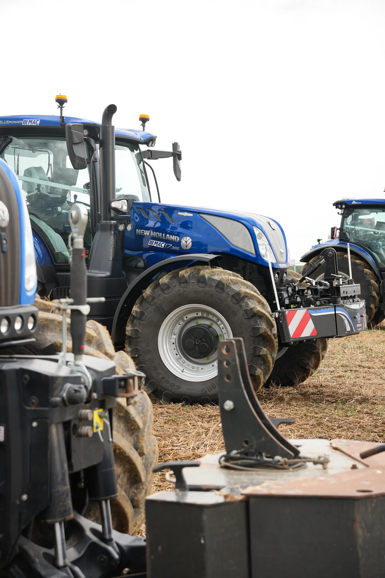Tracteur exposé sur un salon agricole